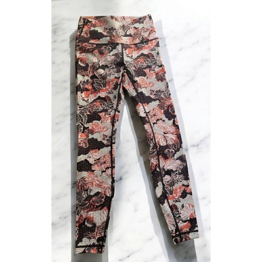 Lululemon Size 6 Wunder Under